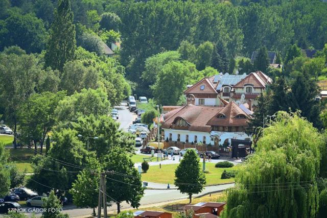 barnApartman Apartment Eger Bagian luar foto